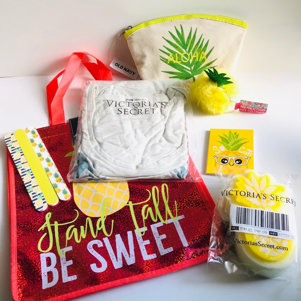Pineapple 🍍 VS Shirt Set Themed Gifts Sponge Bag